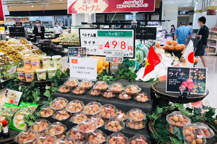 vải thiều Việt Nam được bày bán tại siêu thị Nhật Bản