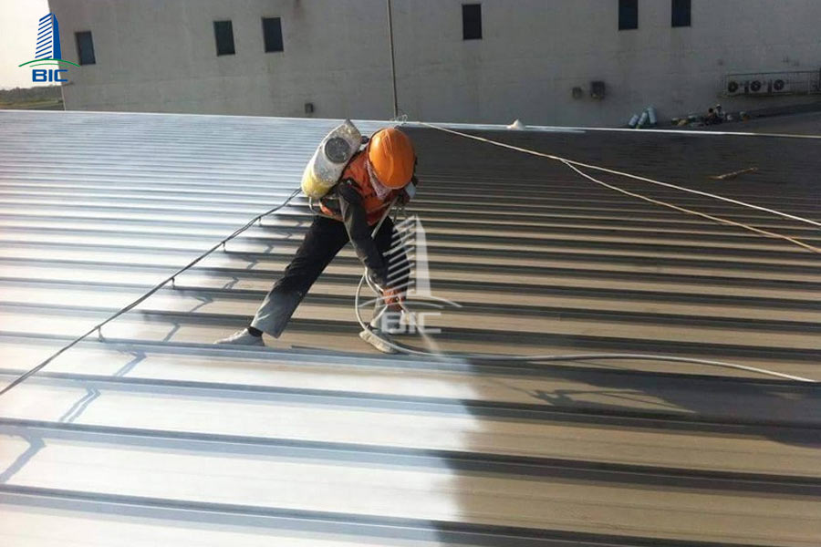 cách nhiệt nhà xưởng