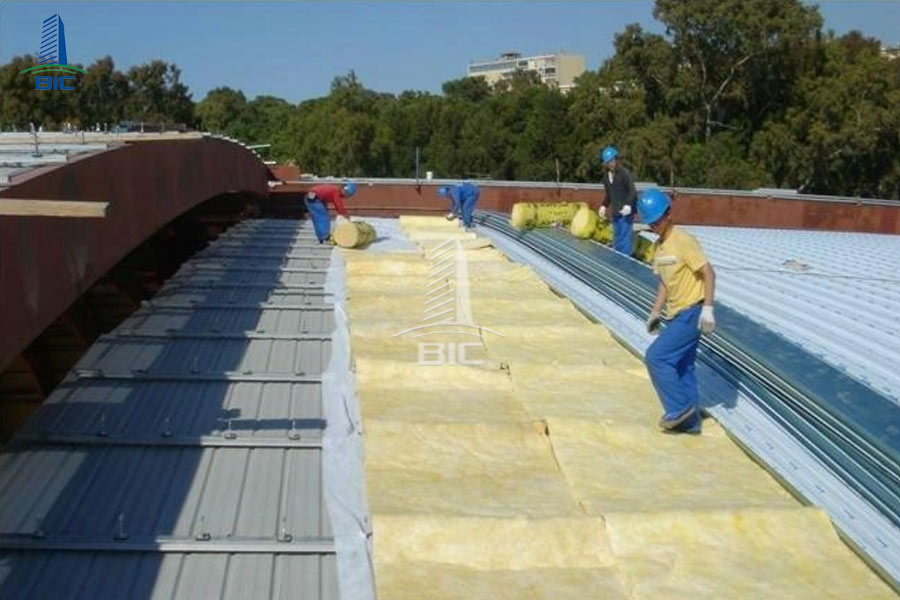 cách nhiệt nhà xưởng