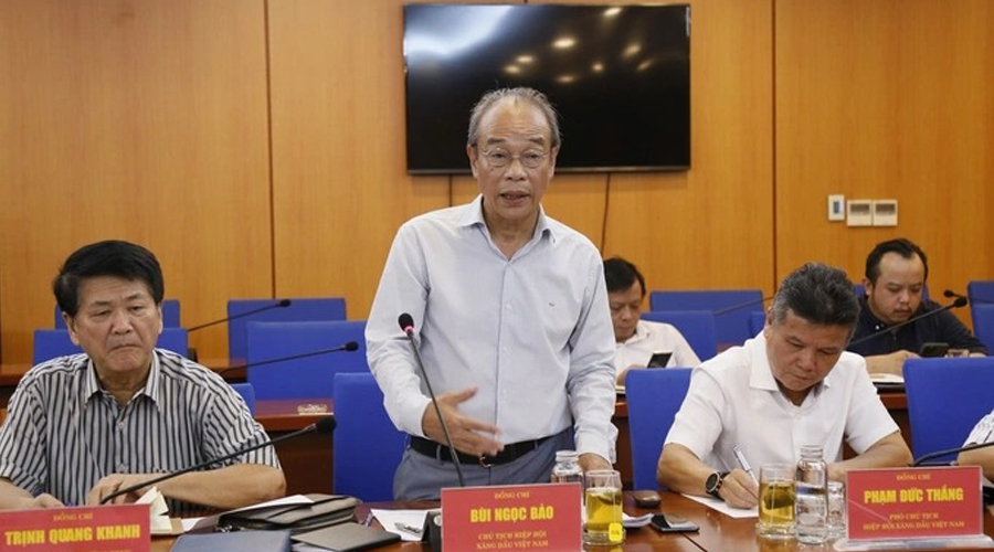 Giá xăng lại lập kỷ lục mới, Bộ Tài chính nói gì?